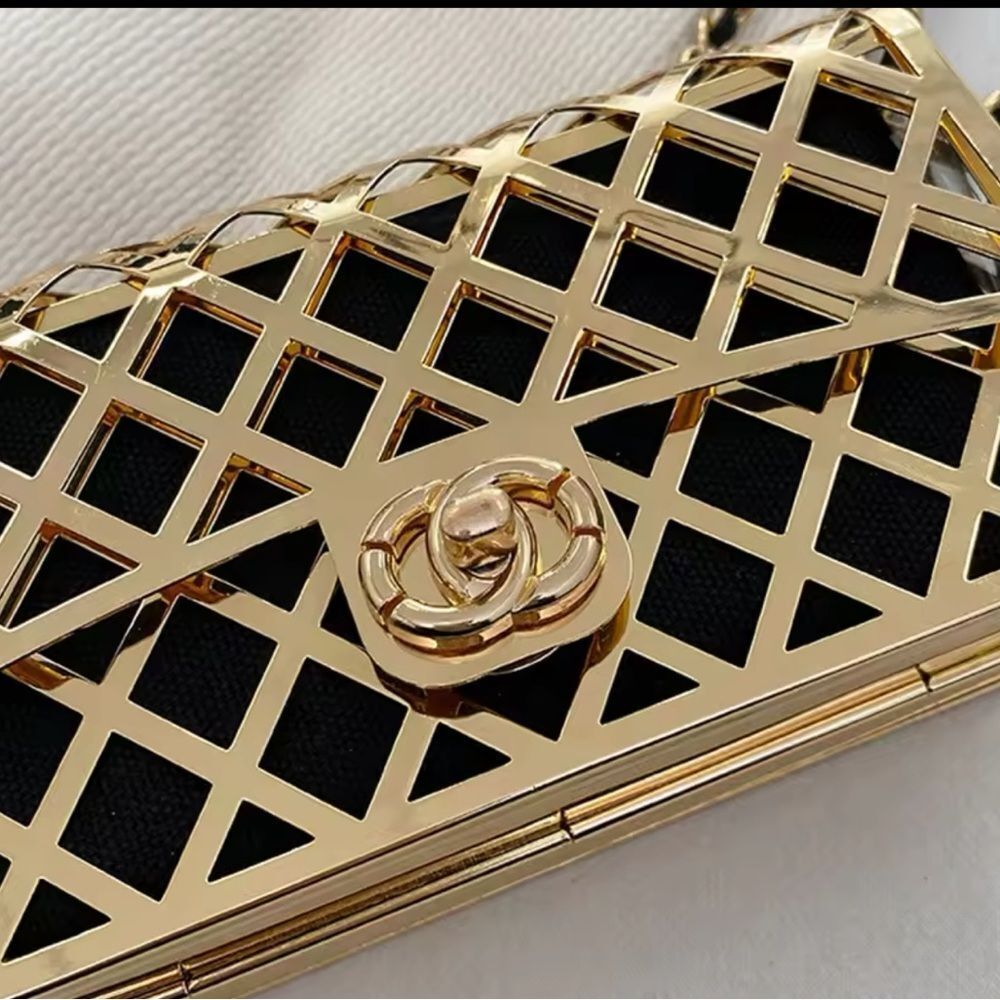 Elegant Metallic Frame Crossbody Bag - Picture 6 of 17